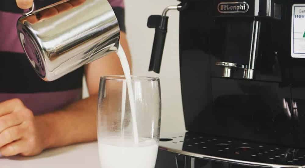 Kaffeevollautomat Test - Milchschaum