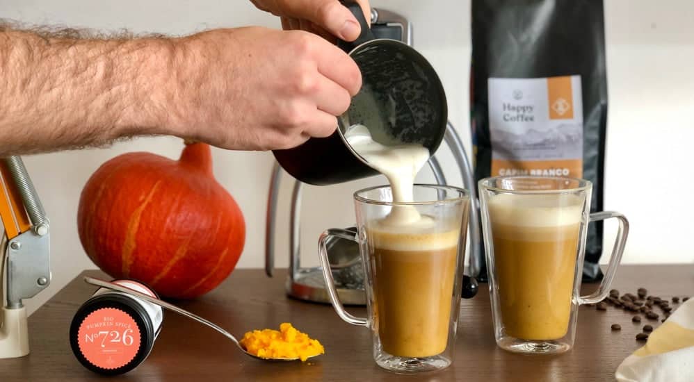 Pumpkin Spice Latte mit Kaffee