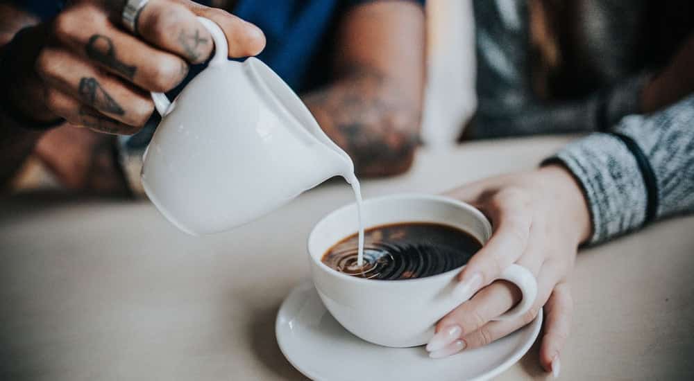 Koffein und Milch im Kaffee